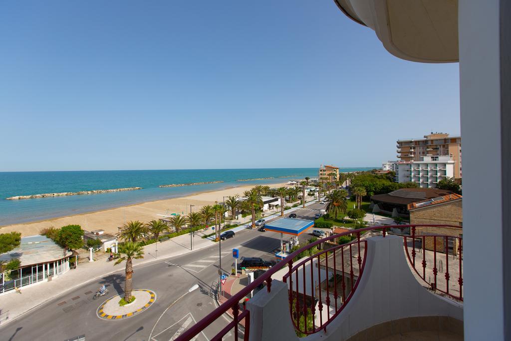 Hotel Ambassador Grottammare Bilik gambar