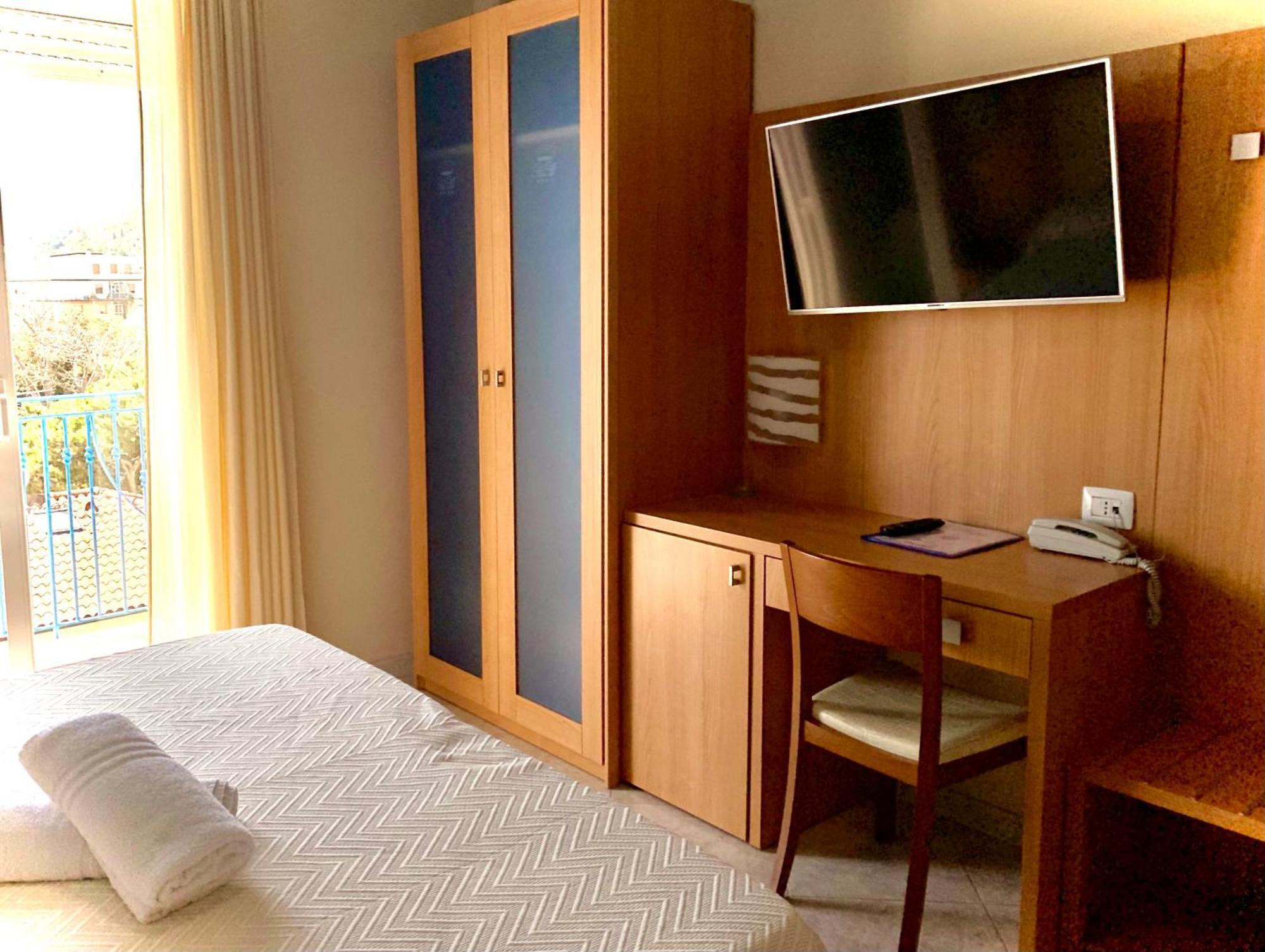 Hotel Ambassador Grottammare Bilik gambar
